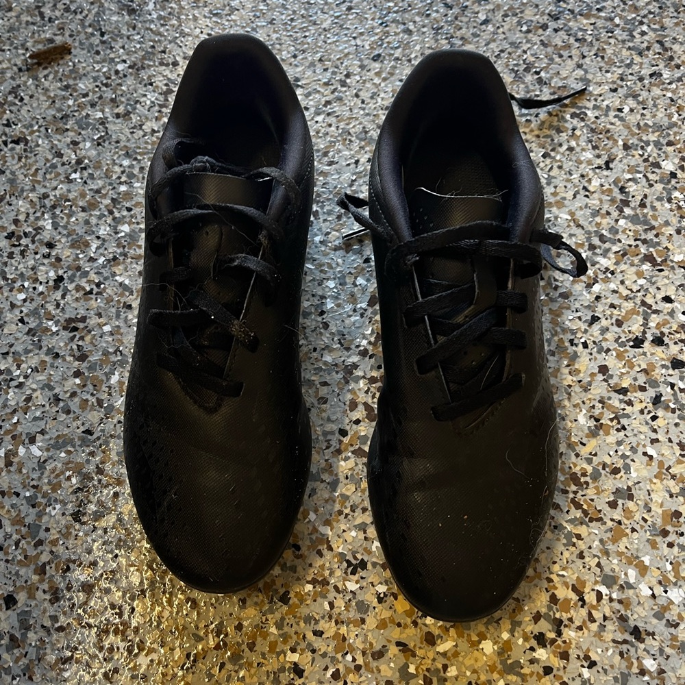 Adidas kids size 7 soccer cleats